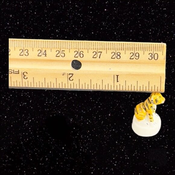 Minh Long Fine Porcelain Mini Figurine Tiger Le Tigre Small Figure 1”Tall .5”W - Picture 8 of 8